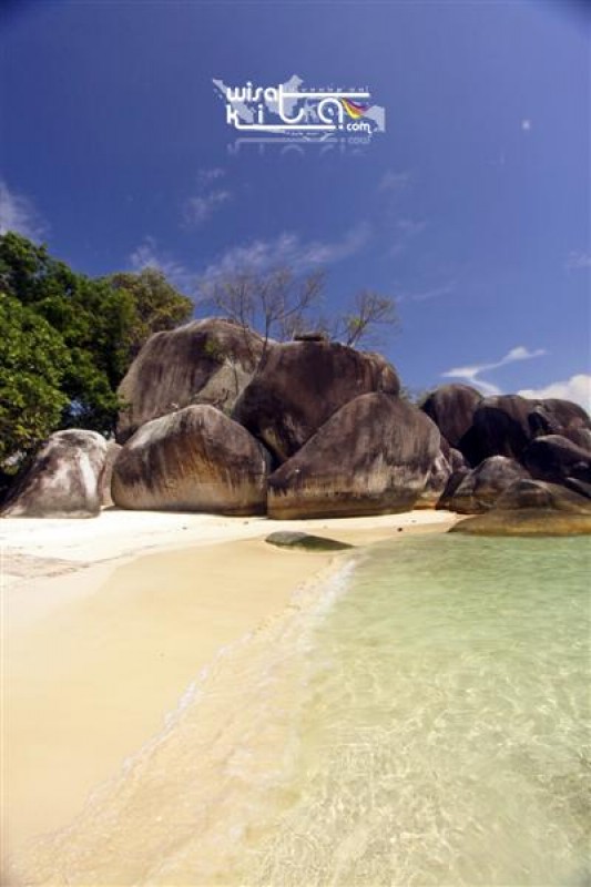 Pantai Tanjung tinggi Belitung 