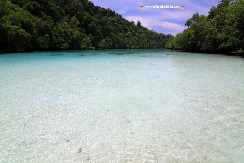 Danau Goa Kakaban