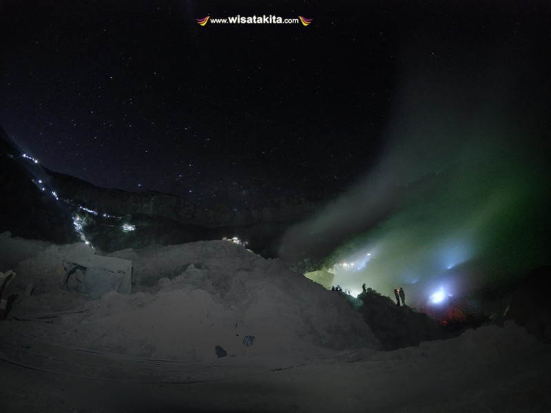 Blue fire Kawah ijen