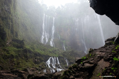 Air terjun tumpak sewu lumajang atau coban sewu malang