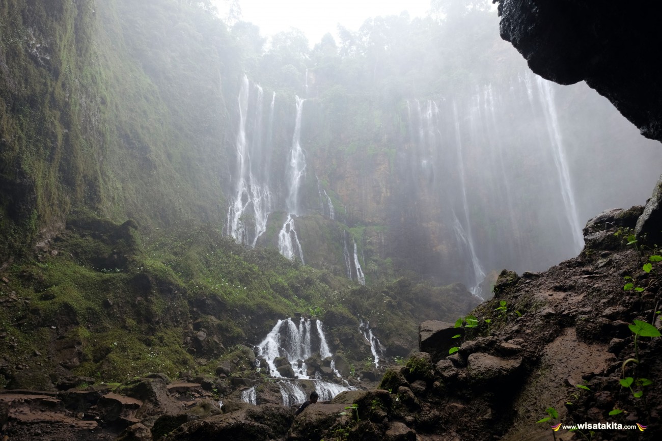 Air terjun tumpak sewu lumajang atau coban sewu malang