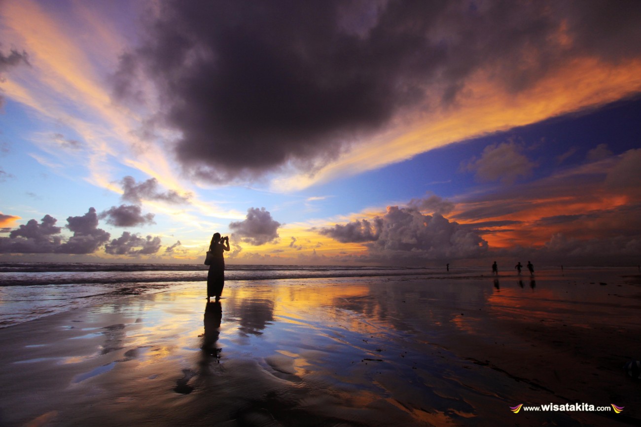 Sunset pantai Double Six Legian Bali