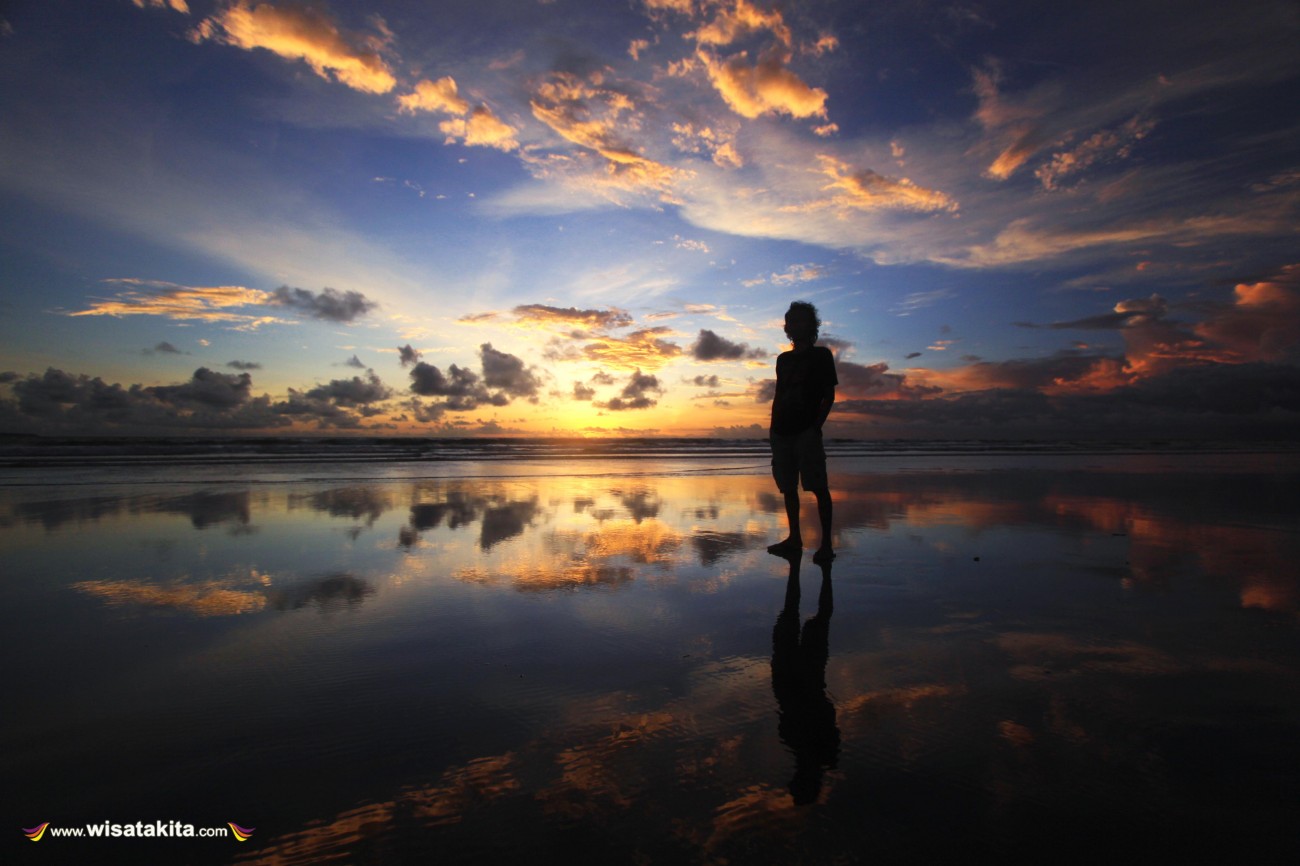 Sunset pantai Double Six Legian Bali