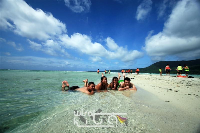 berjemur di pulau gosong karimunjawa
